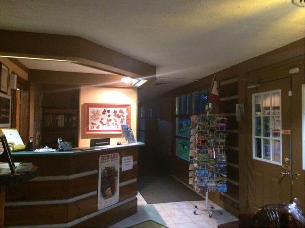 Algonquin Lakeside Inn Dwight Luaran gambar