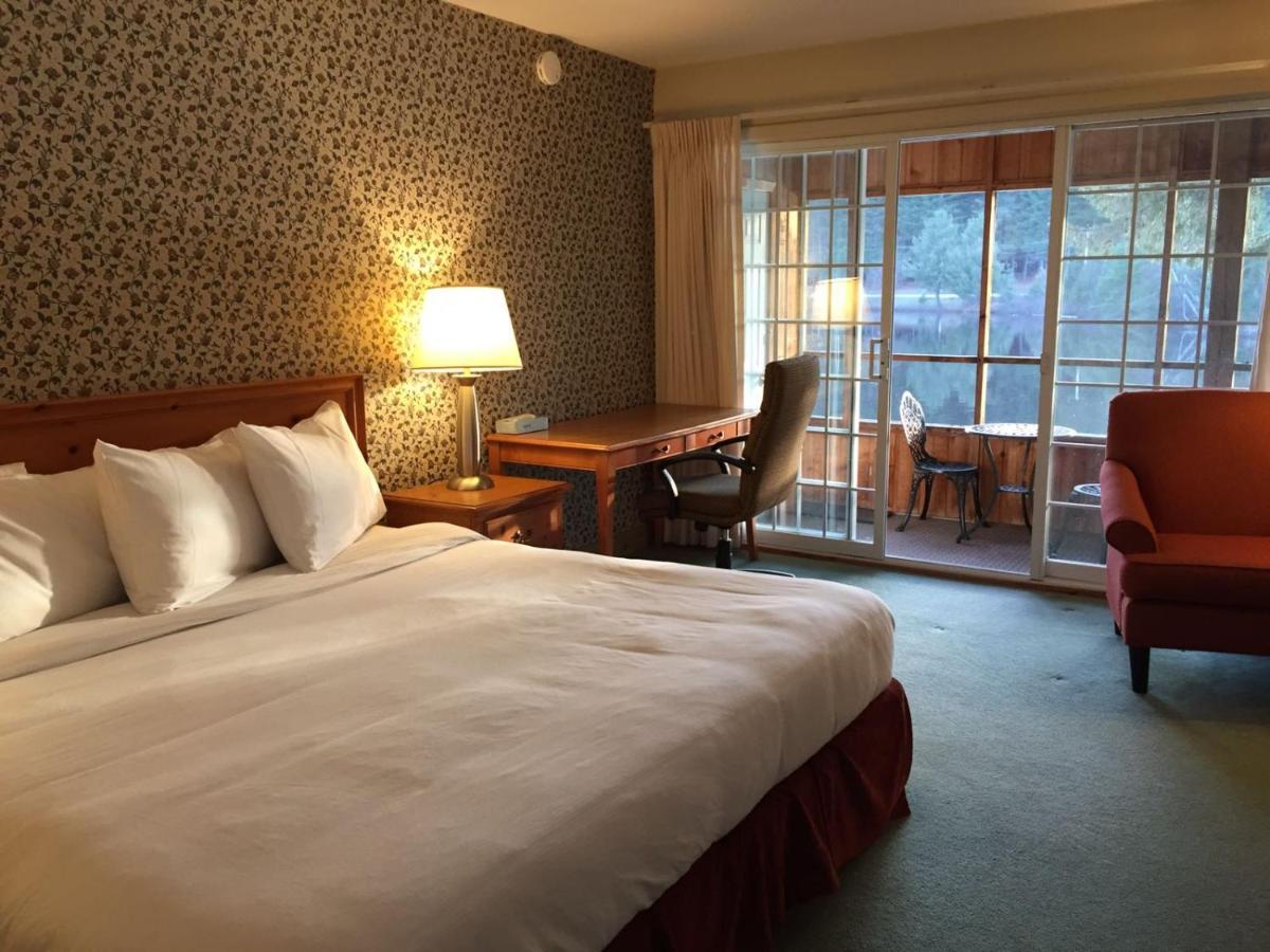 Algonquin Lakeside Inn Dwight Bilik gambar