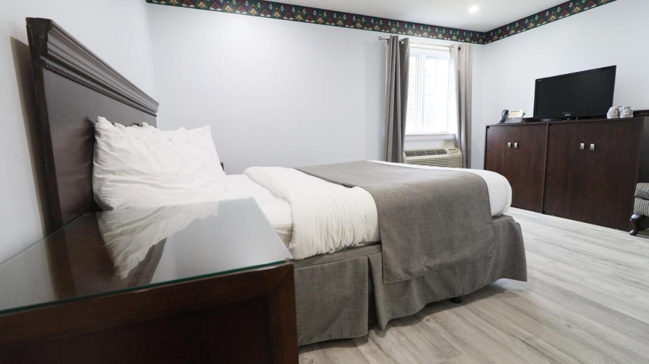 Algonquin Lakeside Inn Dwight Luaran gambar