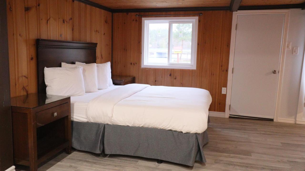 Algonquin Lakeside Inn Dwight Luaran gambar