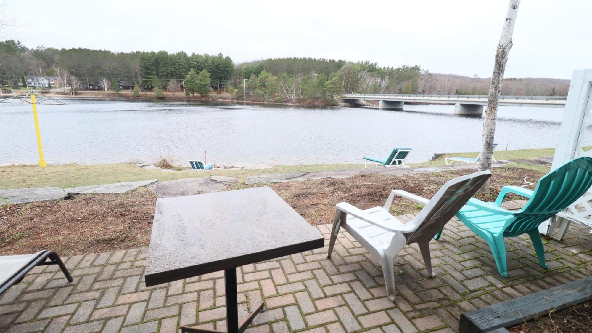 Algonquin Lakeside Inn Dwight Luaran gambar