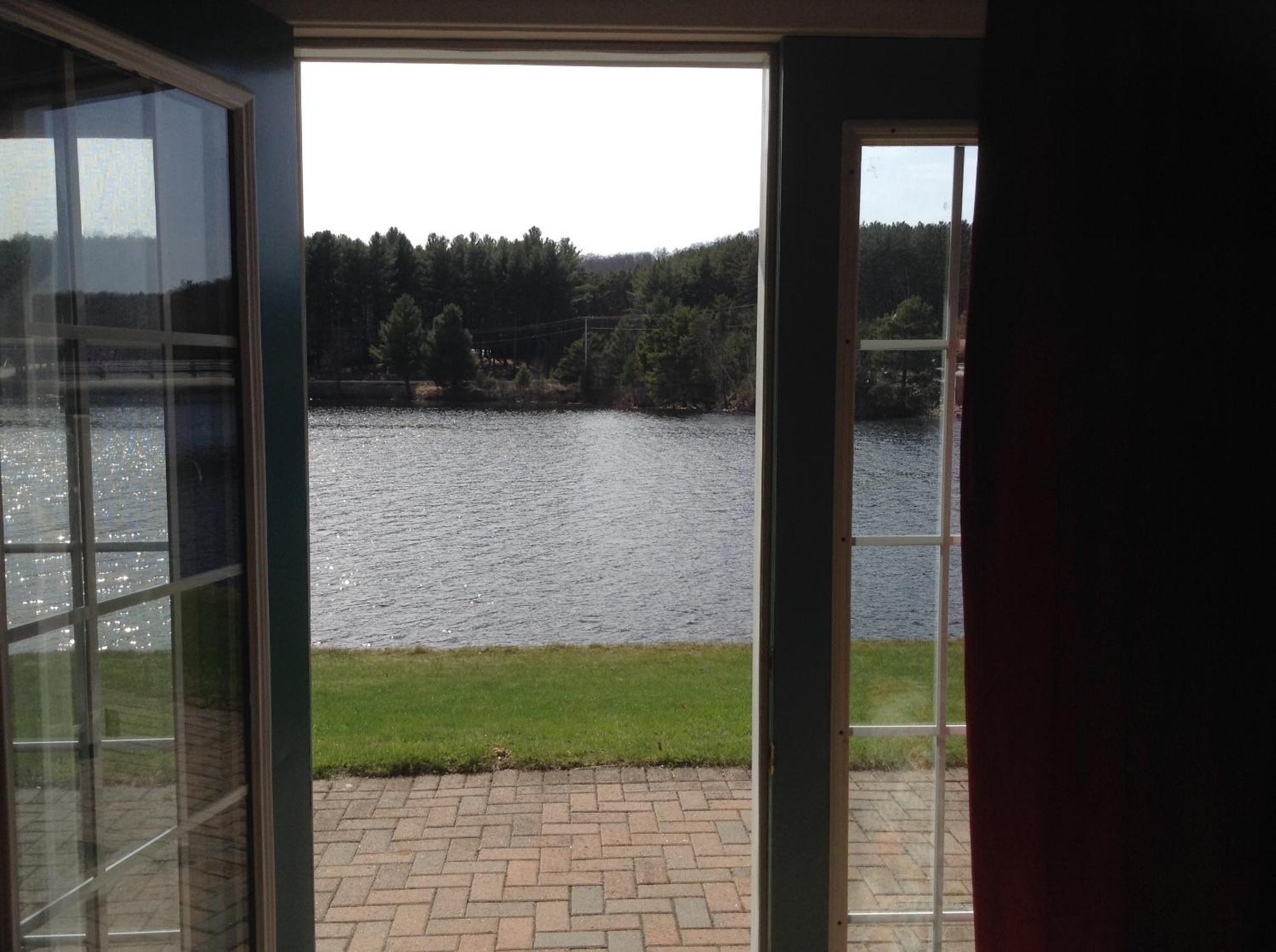 Algonquin Lakeside Inn Dwight Bilik gambar
