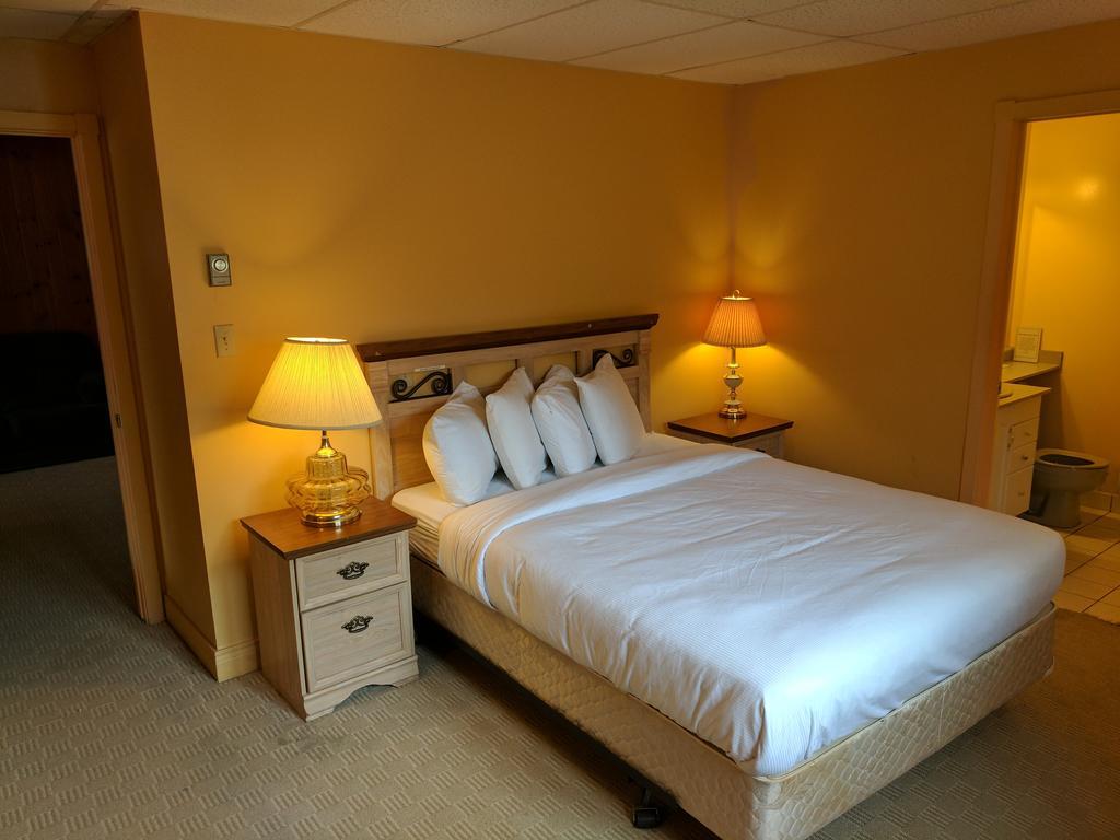 Algonquin Lakeside Inn Dwight Luaran gambar