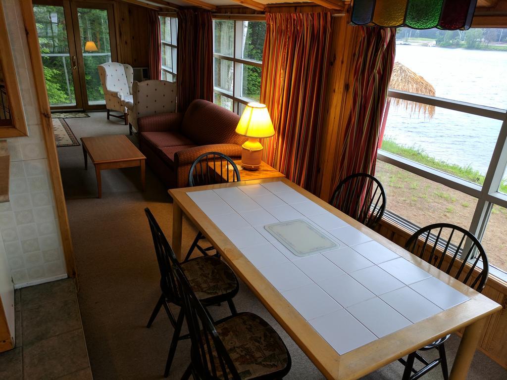 Algonquin Lakeside Inn Dwight Luaran gambar