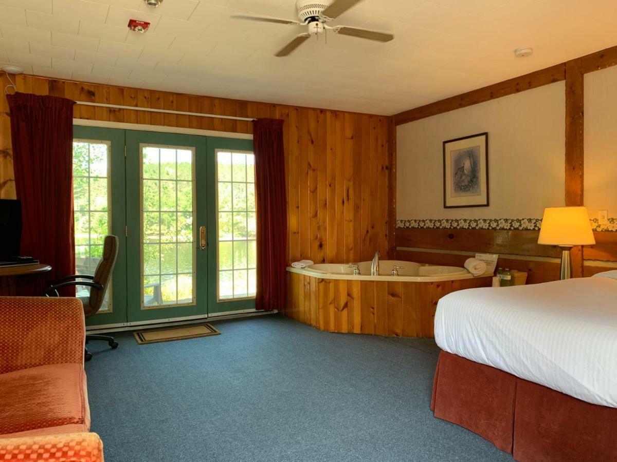 Algonquin Lakeside Inn Dwight Luaran gambar
